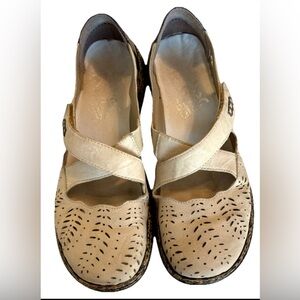 Rieker Women’s Daisy 75 Breathable All Day Walking Show Cream leather size 8